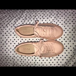 Salmon pink leather sneakers